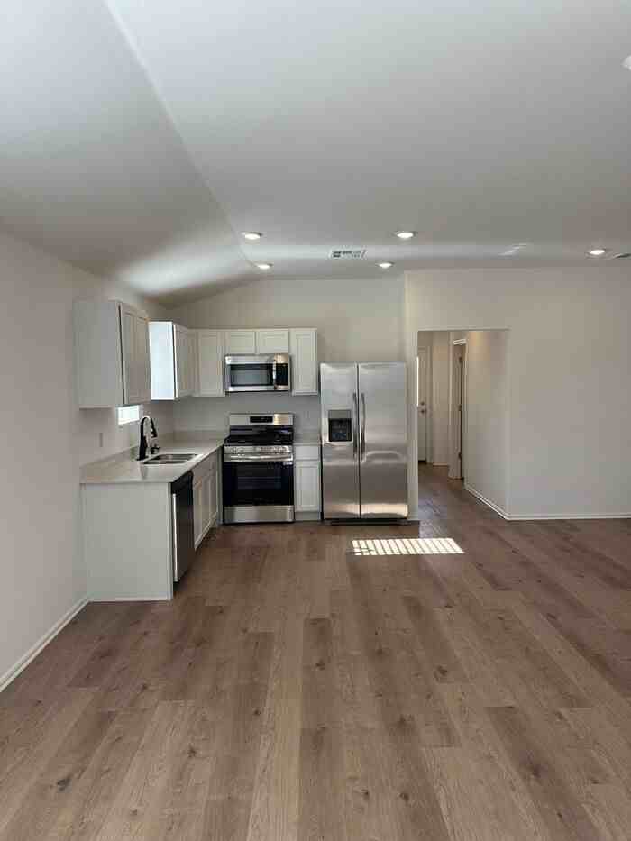 1057 N Blue Ridge Dr - Photo 3 of 16