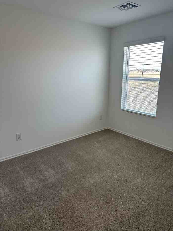 1057 N Blue Ridge Dr - Photo 6 of 16