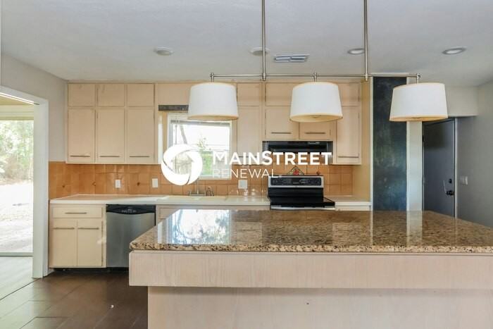 1555 Shirl Ln - Photo 5 of 16