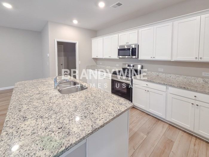 628 Friesland Dr - Photo 5 of 29