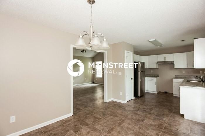 8625 Flowers Ct - Photo 4 of 15