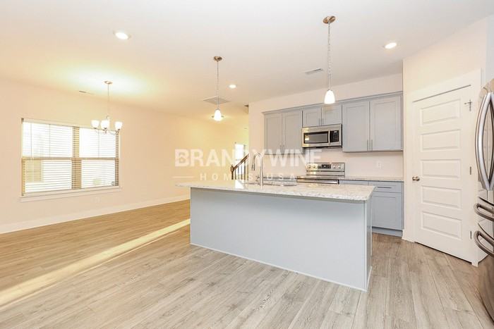 2107 Hospitality Ln - Photo 4 of 20