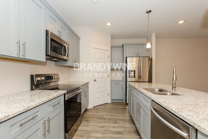 2107 Hospitality Ln - Photo 6 of 20