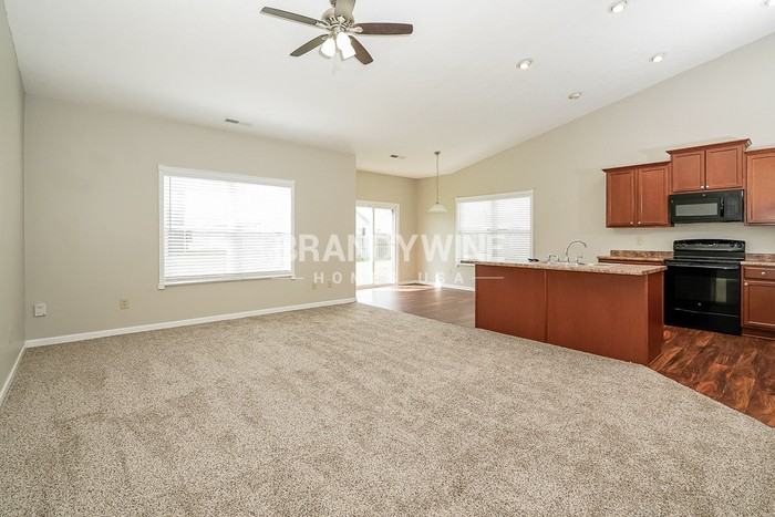 877 Blue Ash Trl - Photo 3 of 20