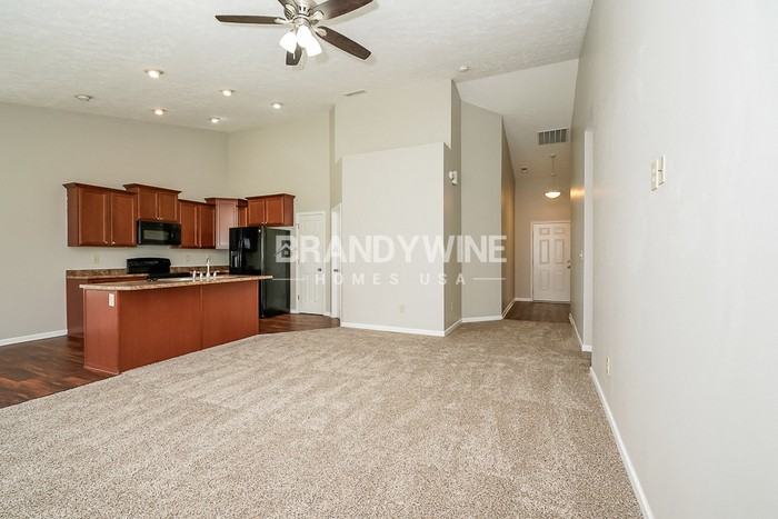 877 Blue Ash Trl - Photo 4 of 20