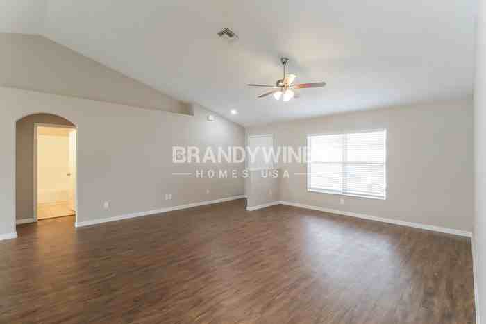 6272 Layton Ave - Photo 4 of 20