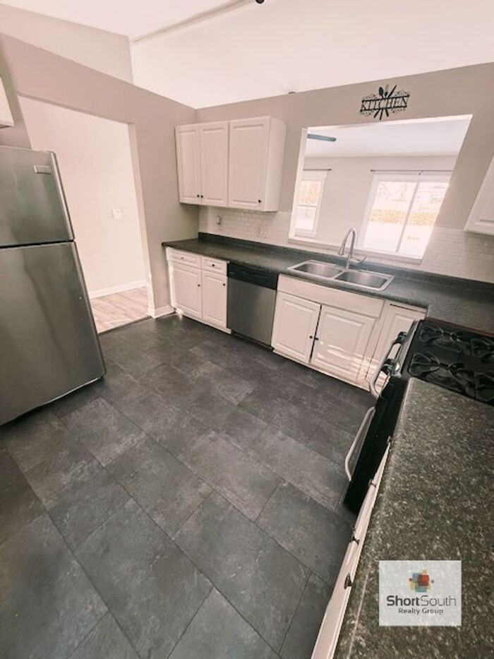 4034 Heathgate Dr - Photo 2 of 14