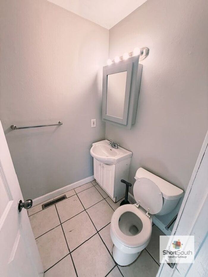 4034 Heathgate Dr - Photo 7 of 14