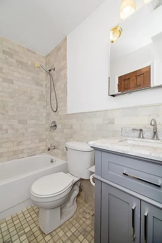 130 Allen St #4 - Photo 4 of 4