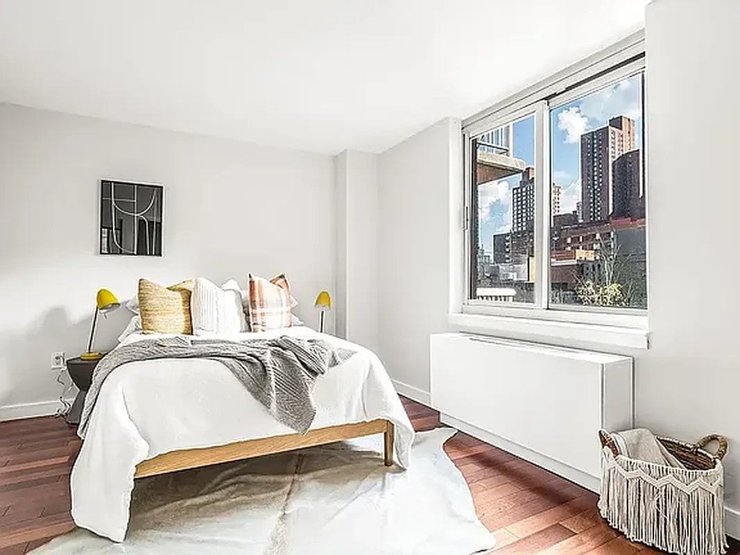 206 E 95th St #8A - Photo 2 of 4