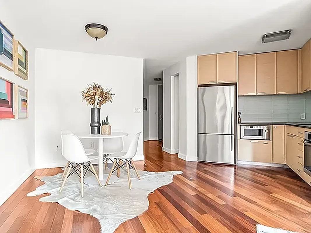 206 E 95th St #8A - Photo 3 of 4