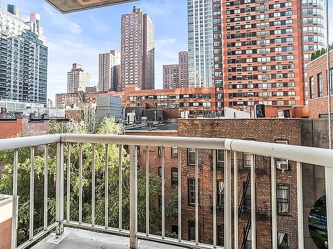 206 E 95th St #8A - Photo 4 of 4