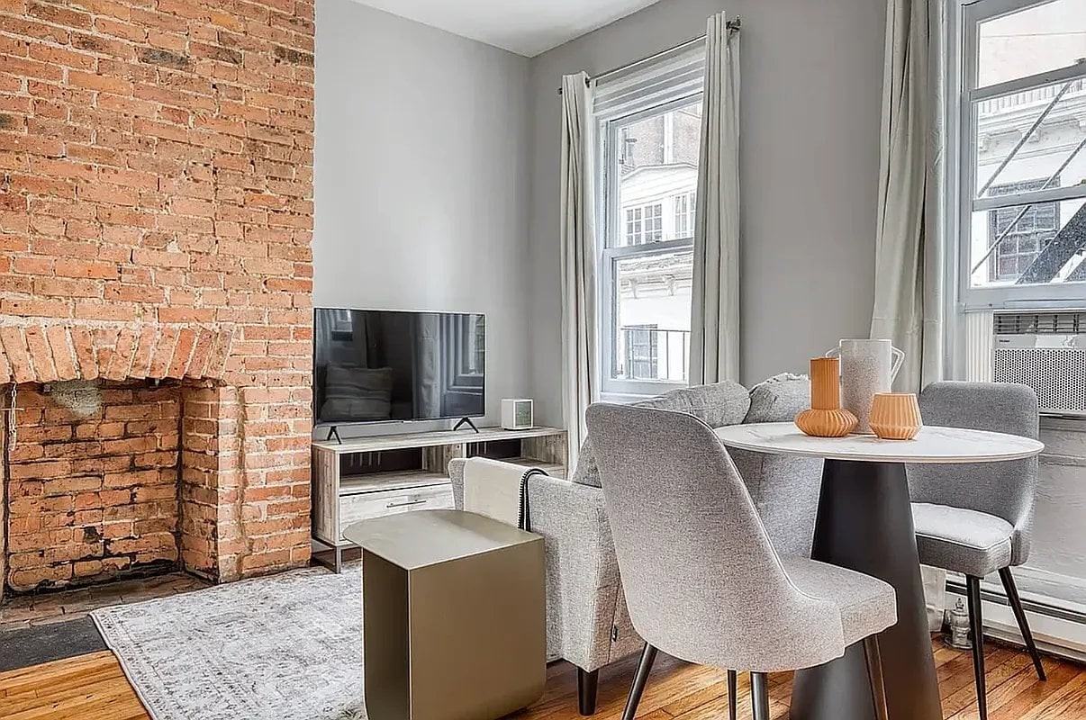 53 Leroy St #2B - Photo 2 of 5