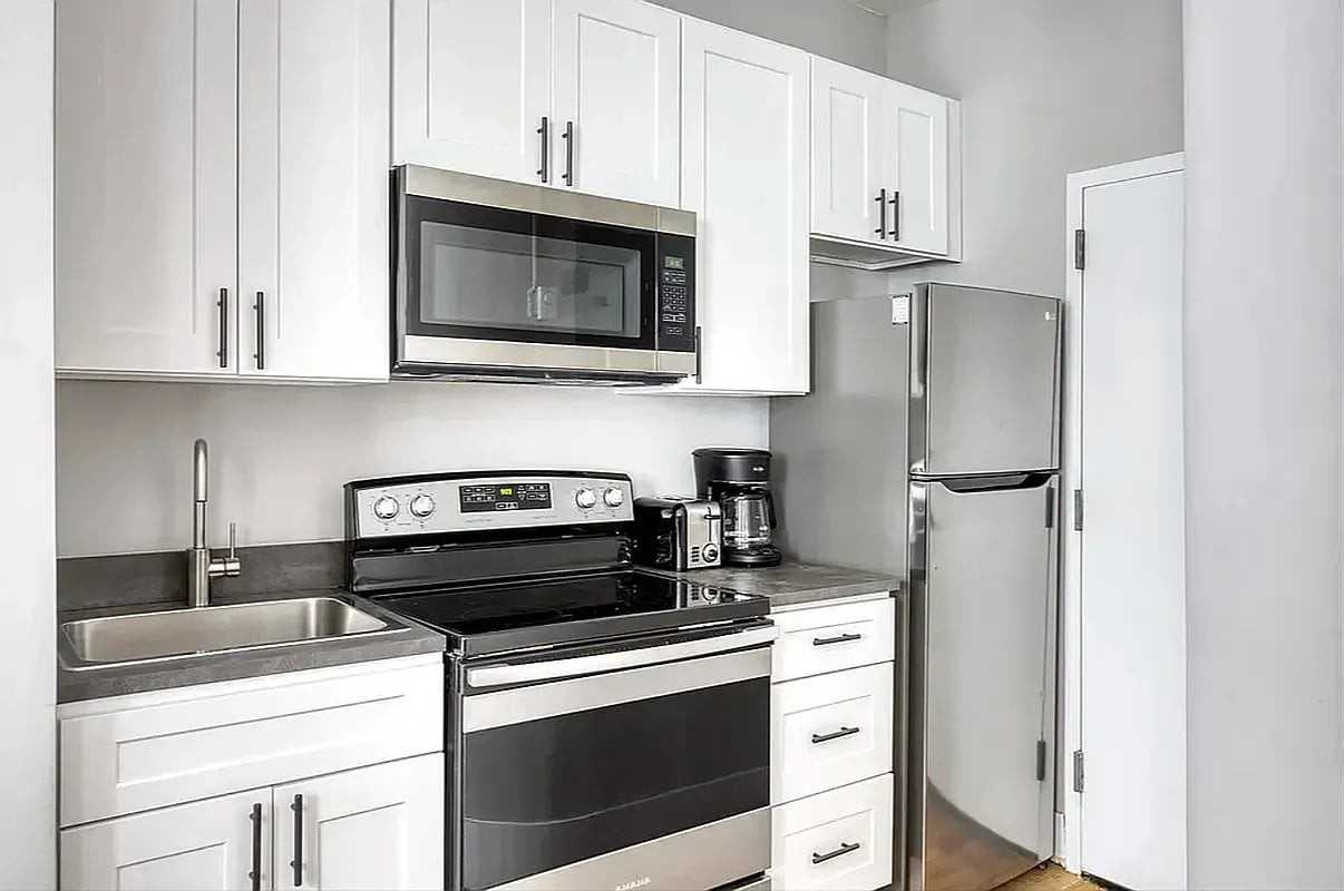 53 Leroy St #2B - Photo 4 of 5