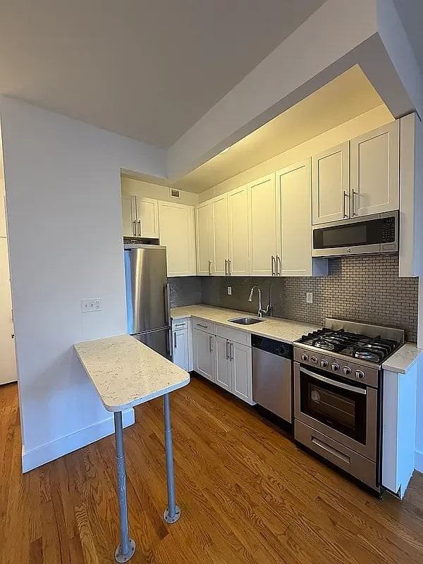 639 10th Ave #5B - Photo 2 of 5