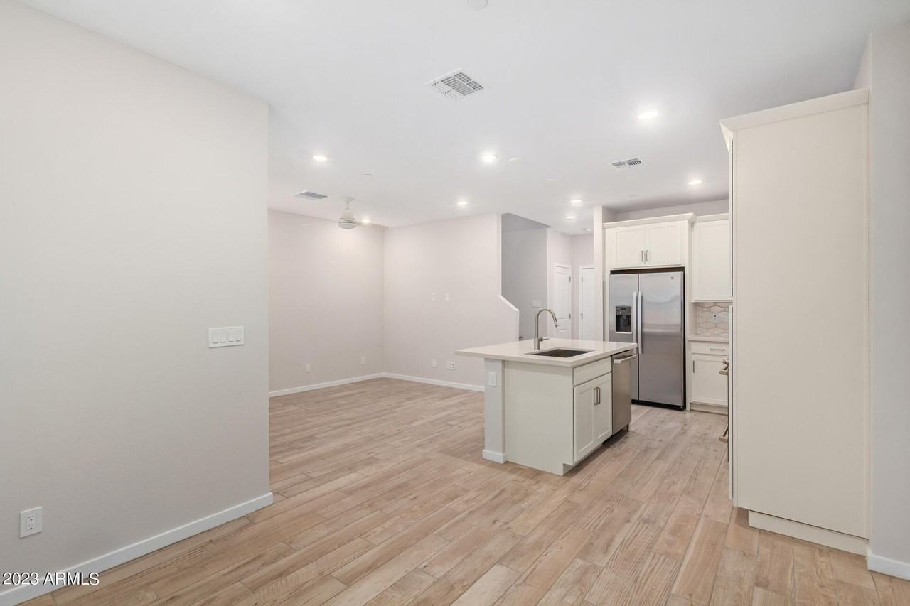 729 E Zesta Ln Unit 103 #103 - Photo 4 of 42