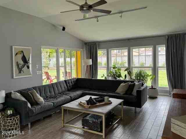 530 W Oregon Ave - Photo 3 of 14