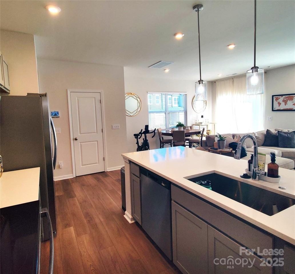 3322 Hutton Gardens Ln - Photo 4 of 19