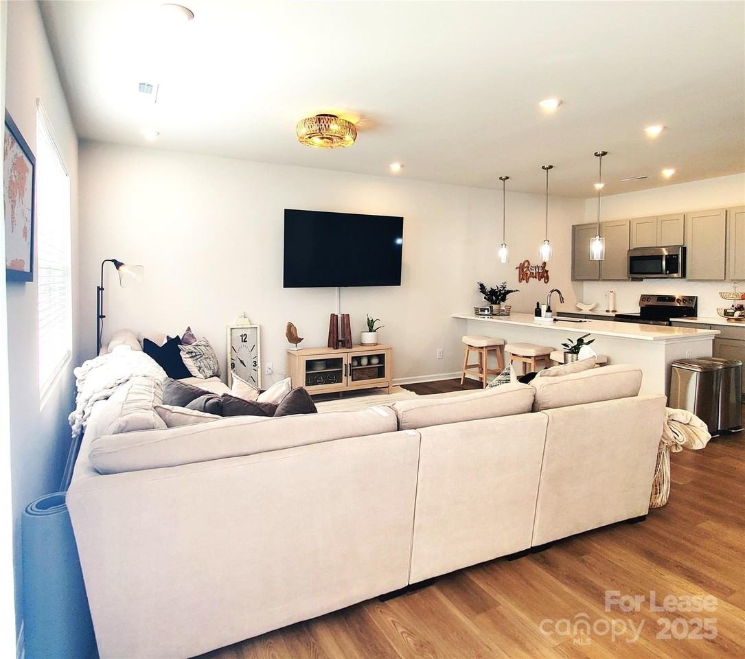 3322 Hutton Gardens Ln - Photo 7 of 19