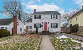 featured image of 335 Commonwealth Ave