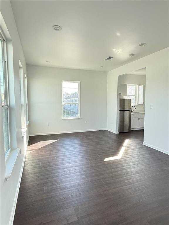 2400 Music St - Photo 3 of 12