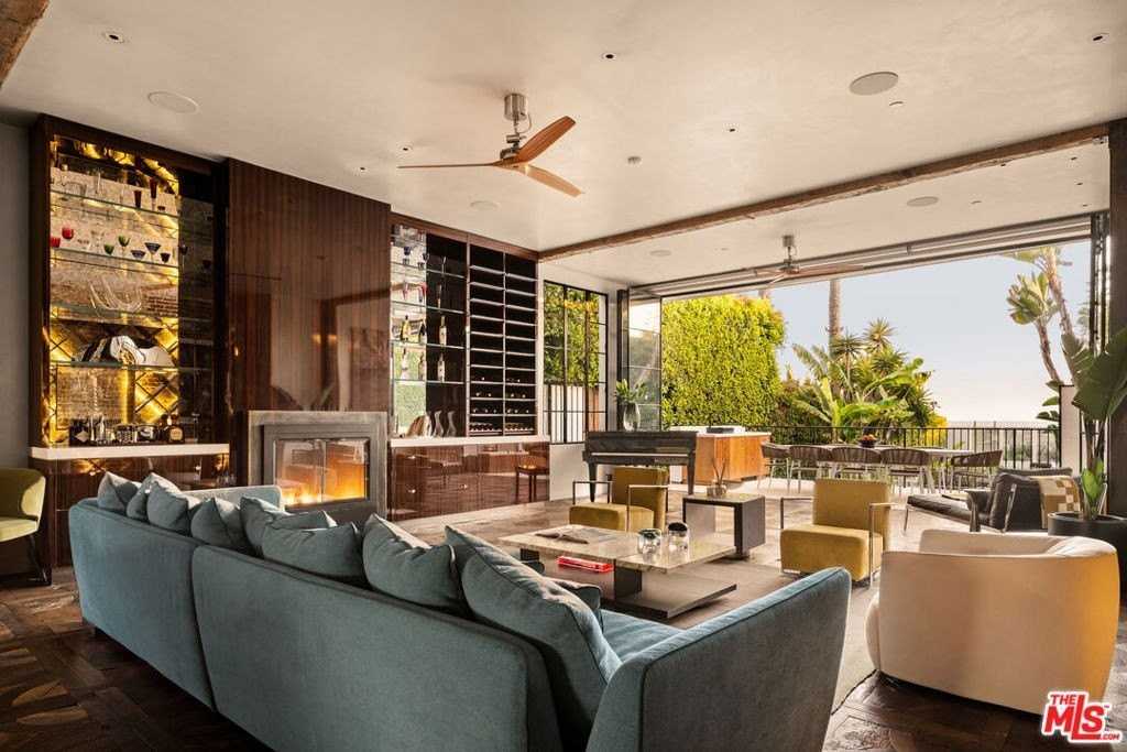 966 Palisades Beach Rd - Photo 3 of 20