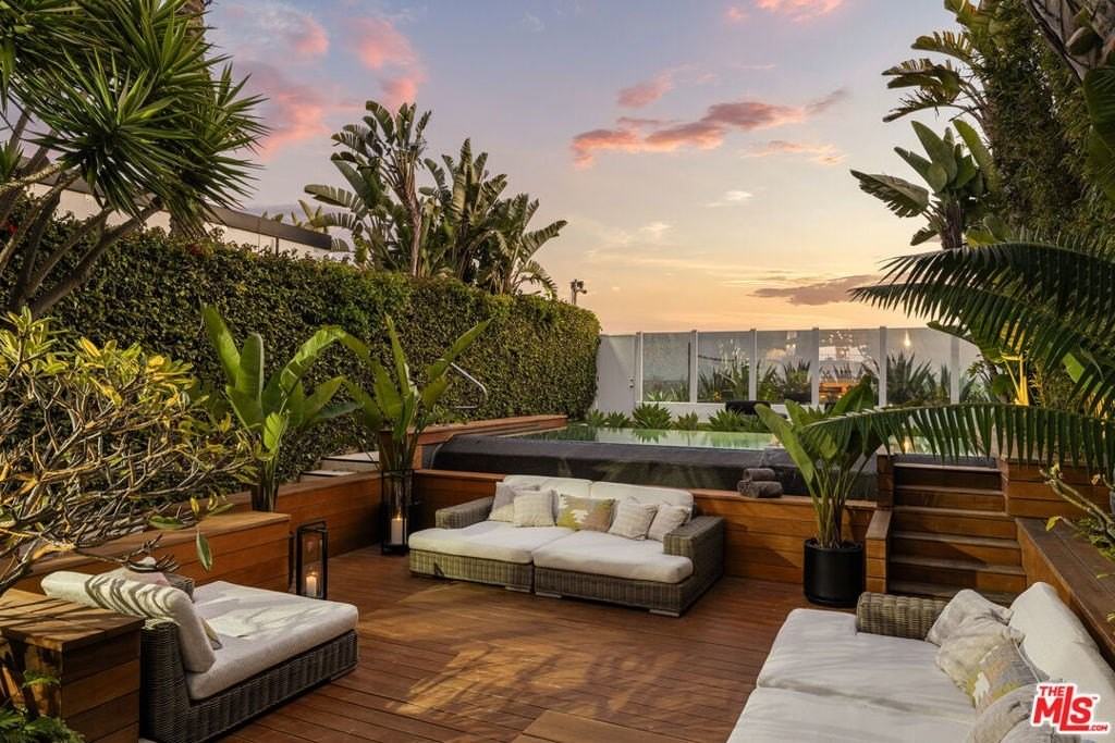 966 Palisades Beach Rd - Photo 7 of 20