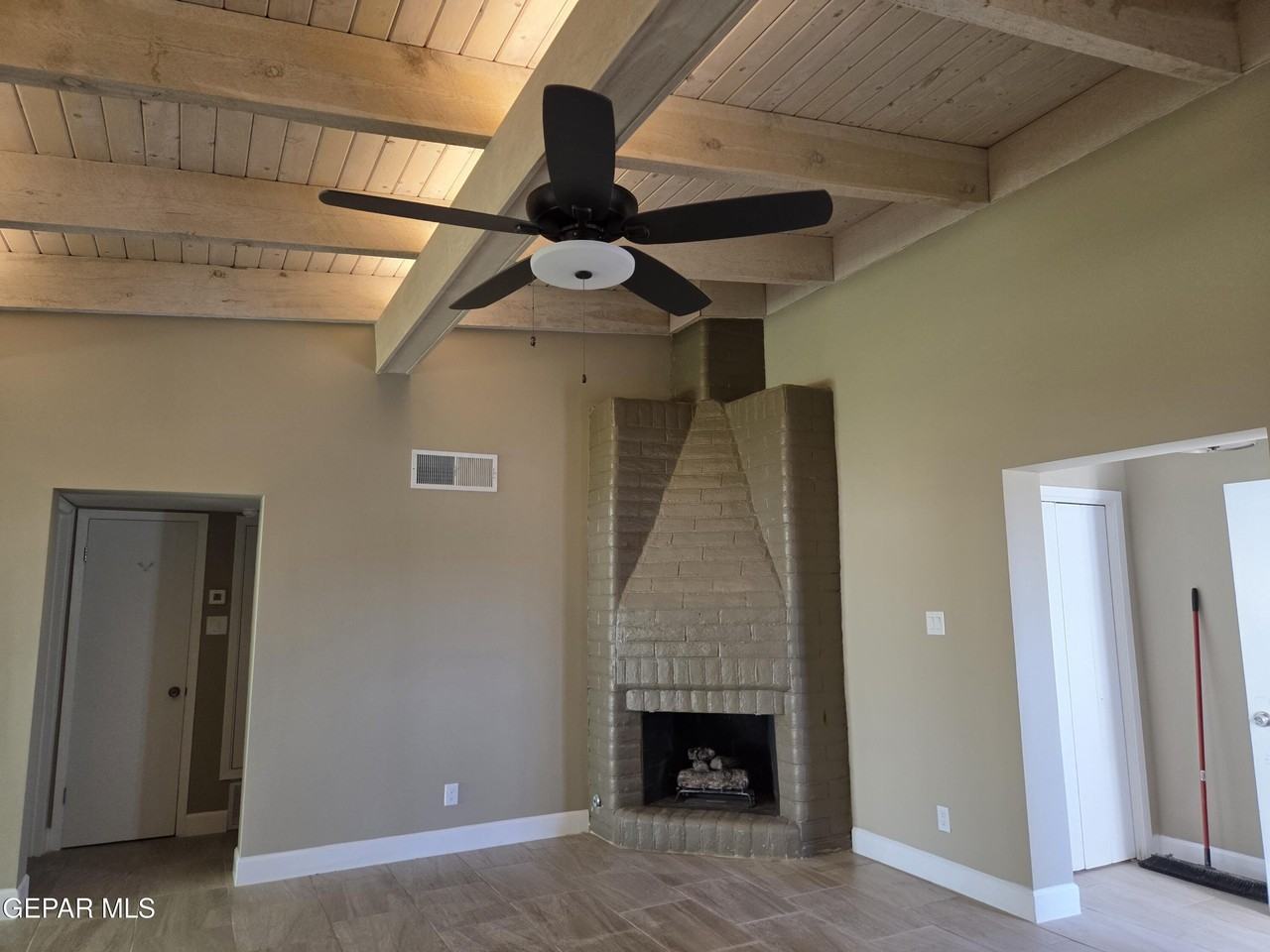 15000 Ashford St Apt 46 #46 - Photo 4 of 26