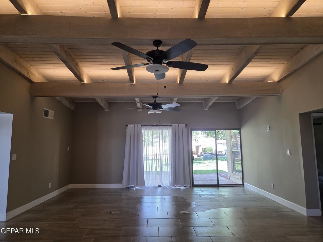 15000 Ashford St Apt 46 #46 - Photo 5 of 26