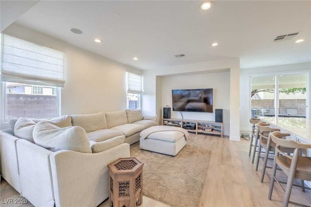 5404 Avent Ferry St - Photo 5 of 39