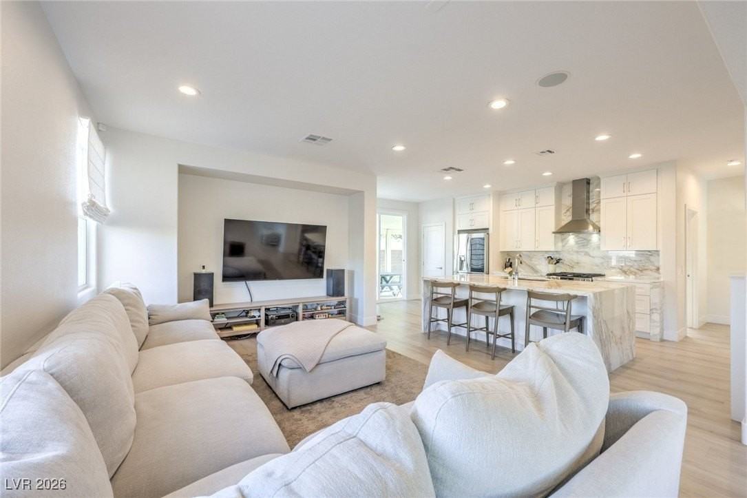 5404 Avent Ferry St - Photo 6 of 39