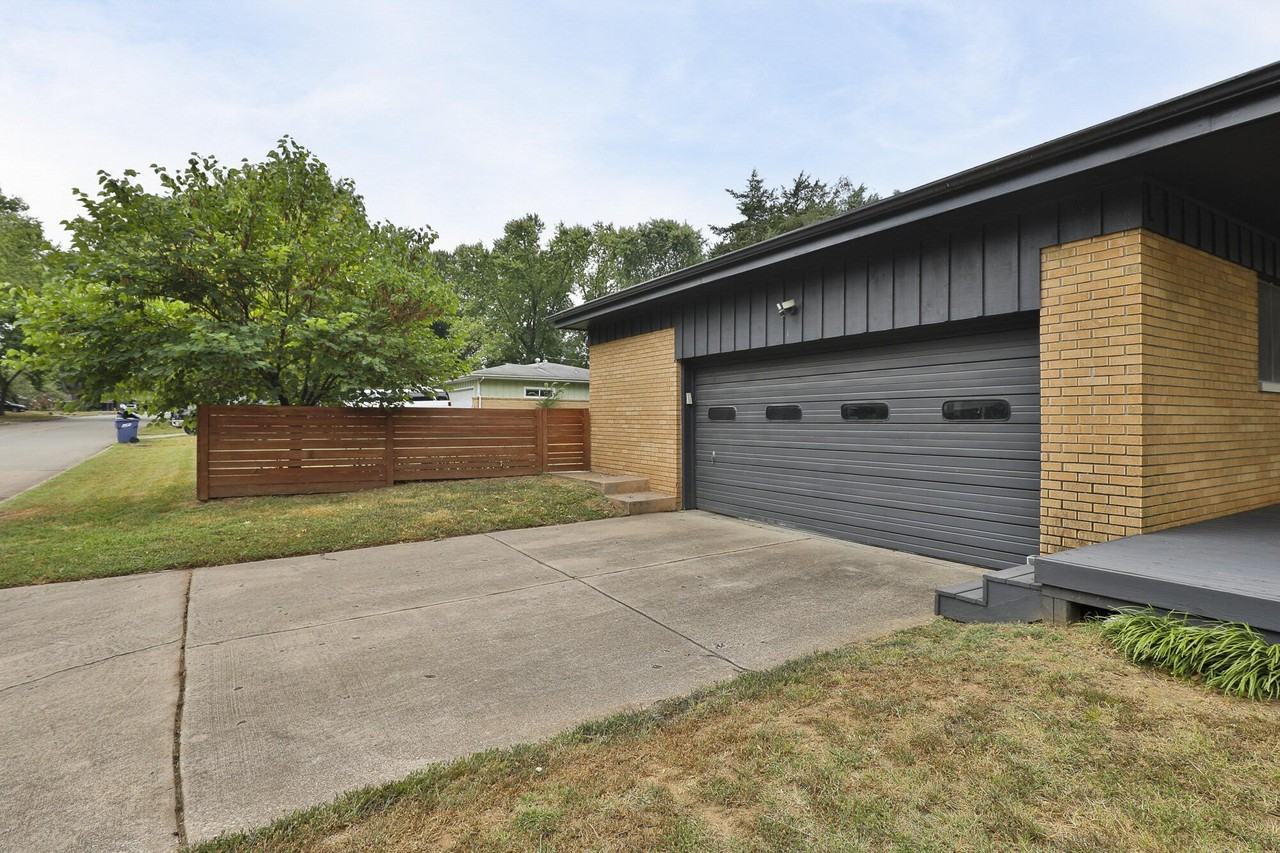 1936 E Greenwood St - Photo 3 of 28