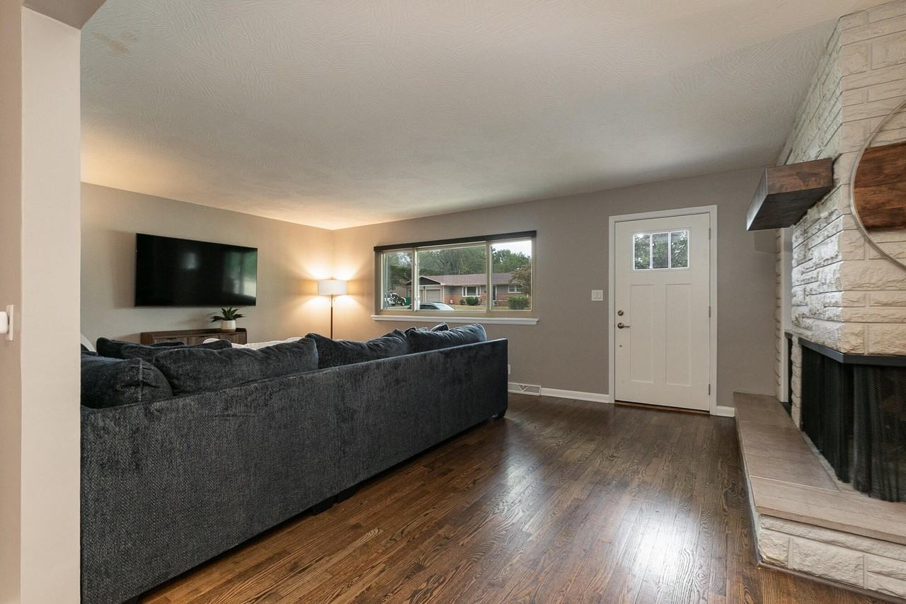 1936 E Greenwood St - Photo 6 of 28