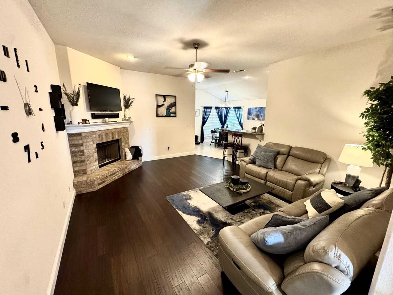 5718 111th St - Photo 4 of 17