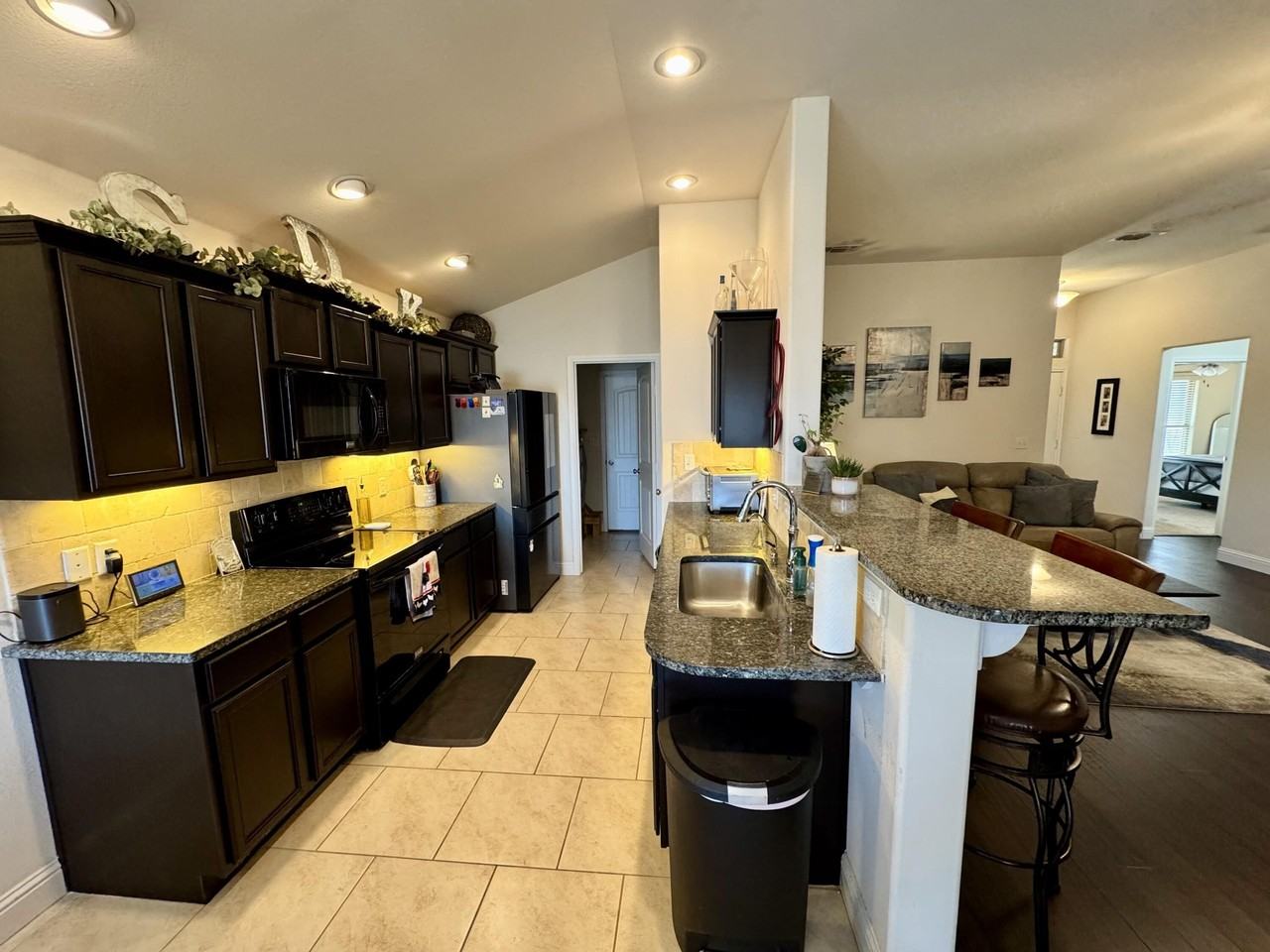 5718 111th St - Photo 6 of 17