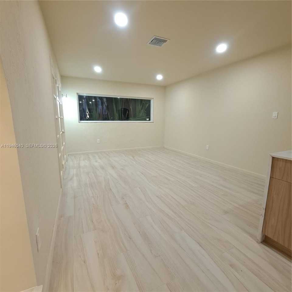 5840 Sw 51st St - Photo 6 of 15