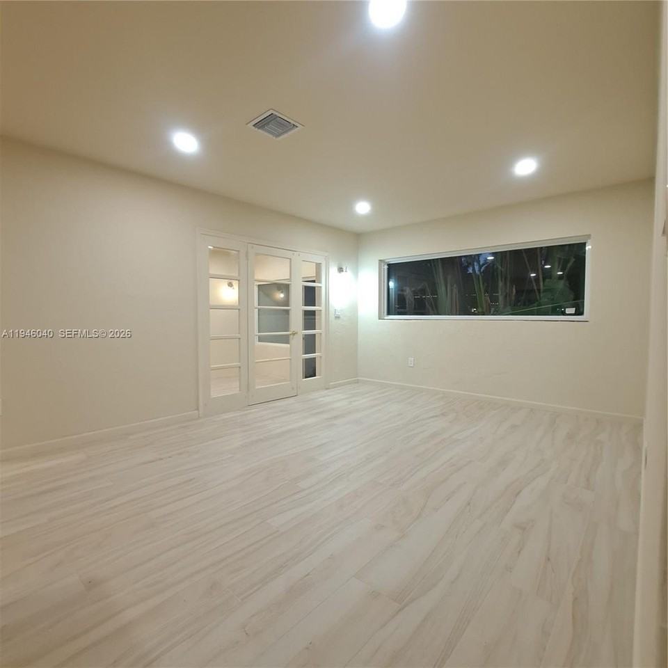 5840 Sw 51st St - Photo 7 of 15