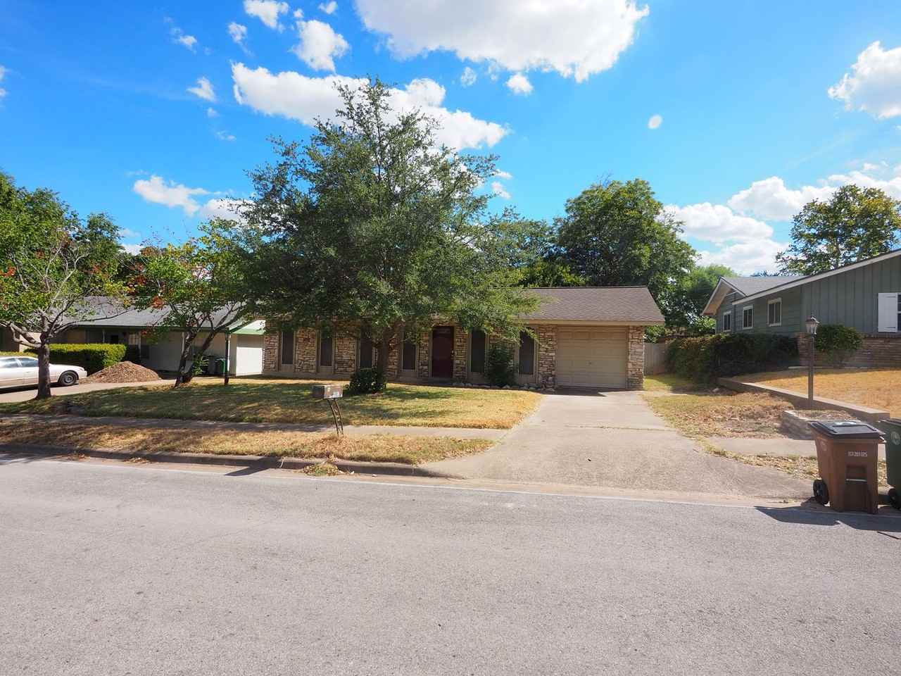 809 Maryland Dr - Photo 3 of 22