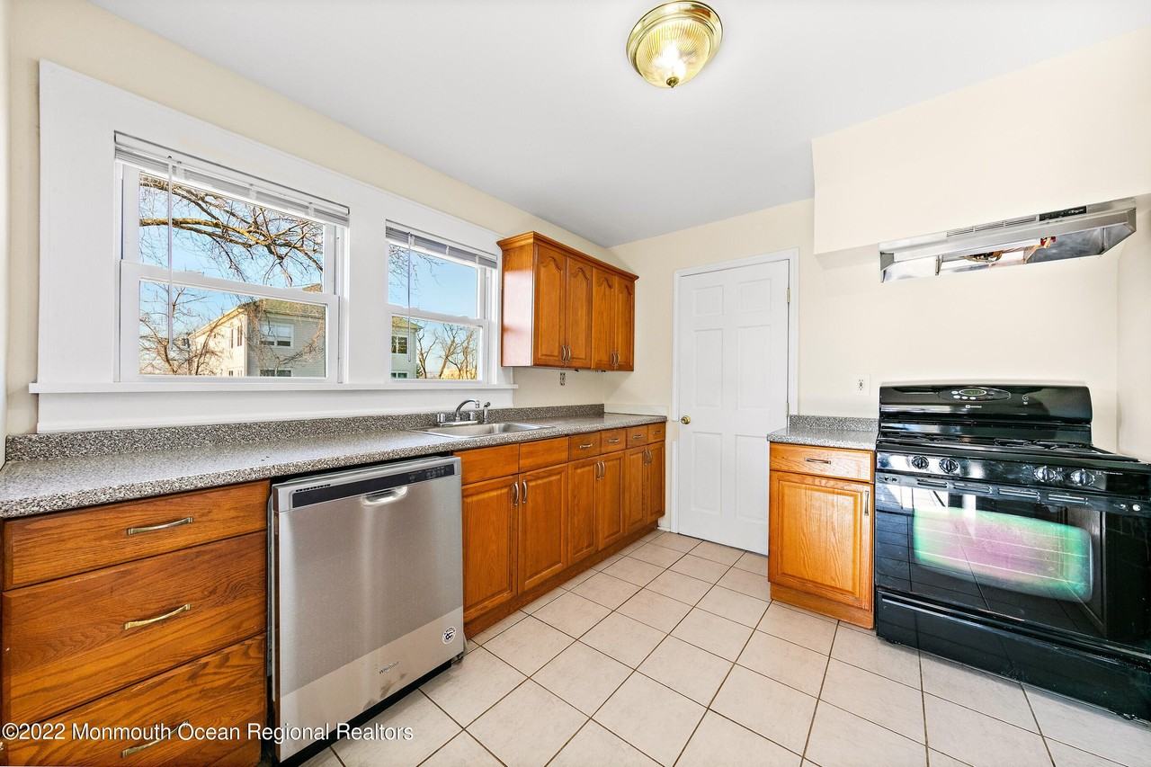 13 Lake Dr - Photo 4 of 18