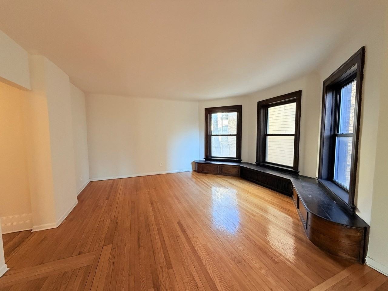 3939 N Pine Grove Ave Apt 2f #2F - Photo 7 of 26