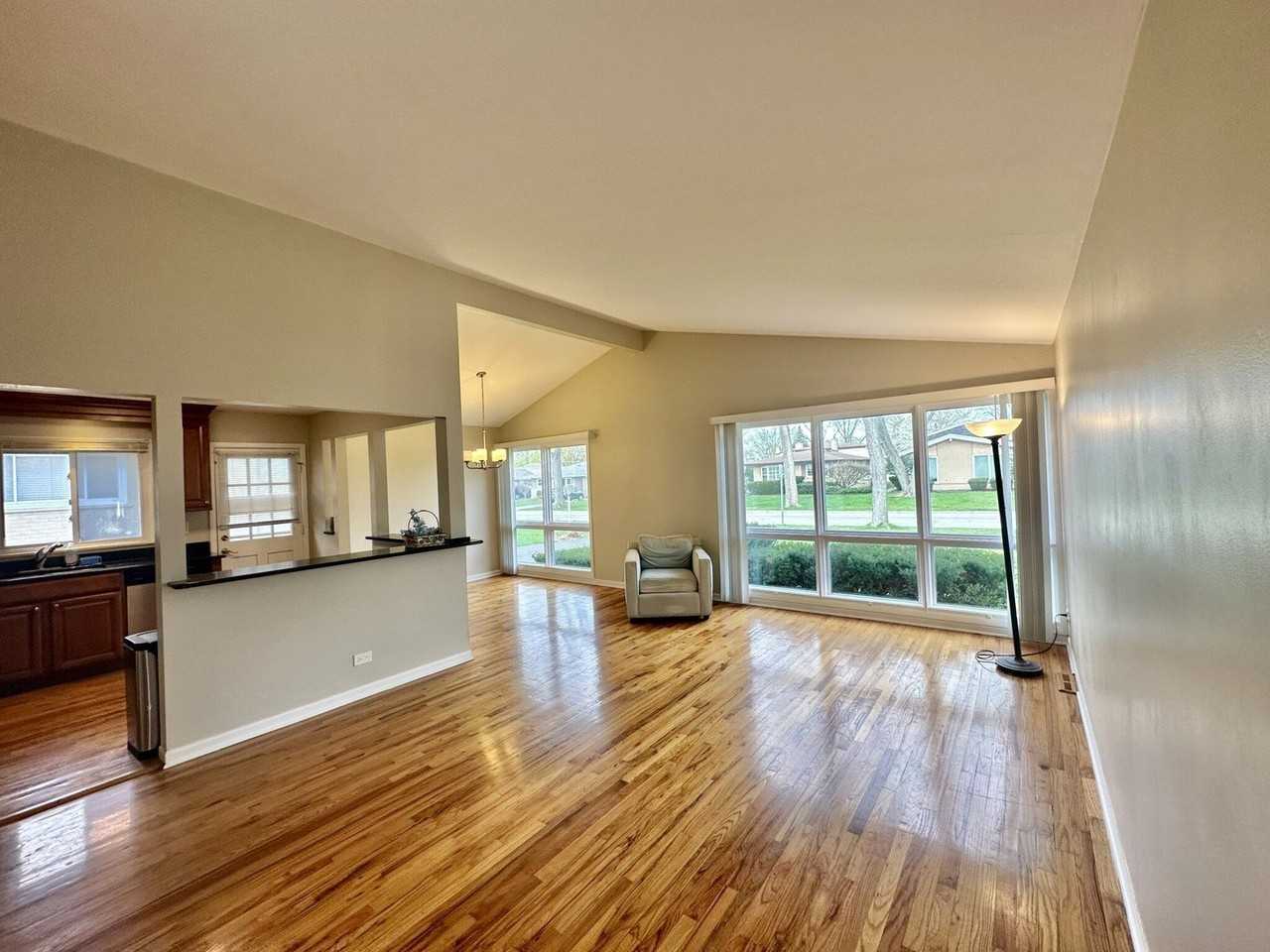 1243 S Mitchell Ave - Photo 2 of 22