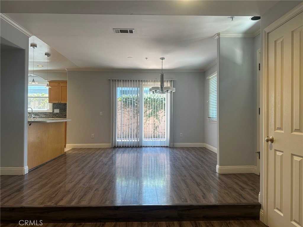 263 E Glenarm St - Photo 5 of 12