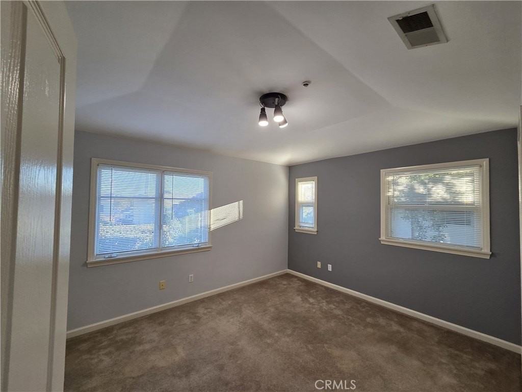 263 E Glenarm St - Photo 7 of 12