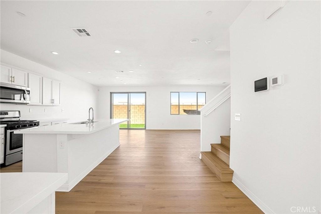 4796 Albatross Ave - Photo 5 of 32