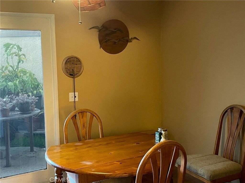 2932 N Cottonwood St #5 - Photo 3 of 6