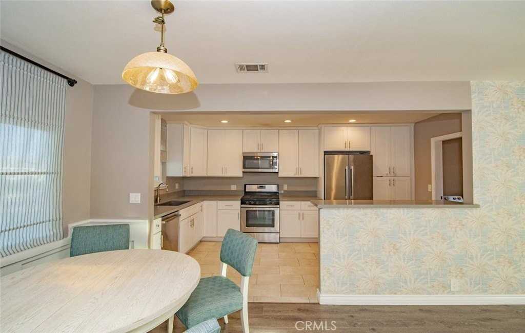 849 N Lenz Dr - Photo 6 of 25