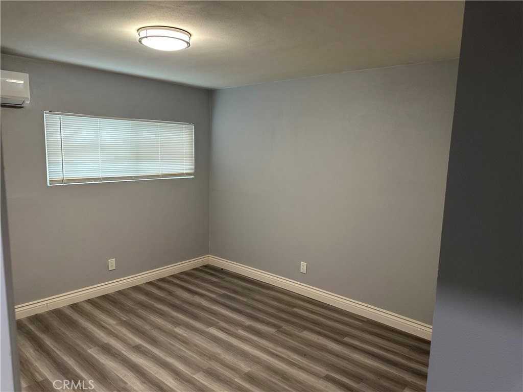 2161 Myrtle Ave - Photo 7 of 11