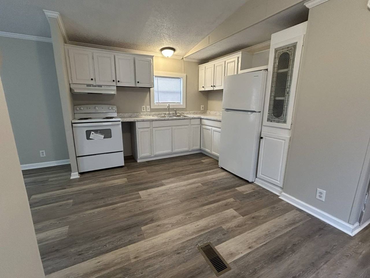 38 White Oak Vlg - Photo 3 of 16