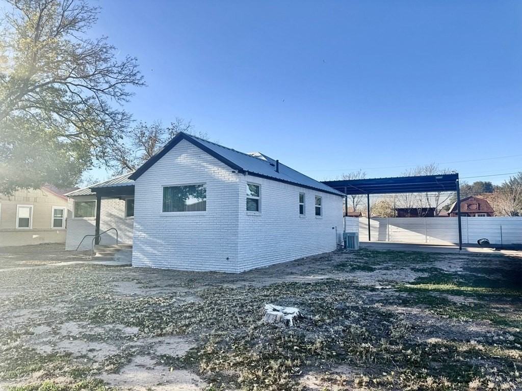 200 Santa Rita Dr - Photo 2 of 33