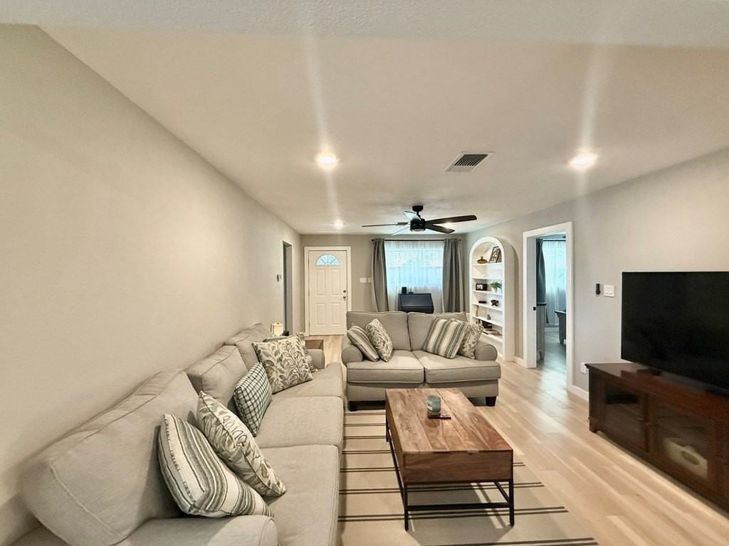 200 Santa Rita Dr - Photo 6 of 33